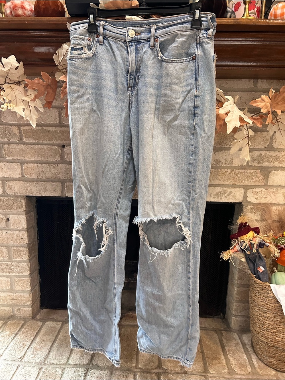 American Eagle Outfitters Light Blue Distressed Straight-Leg Jeans EUC